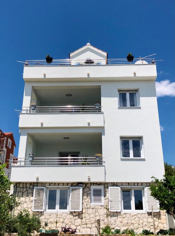 Villa Dani Sea & Pool Apartments Trogir Buitenkant foto
